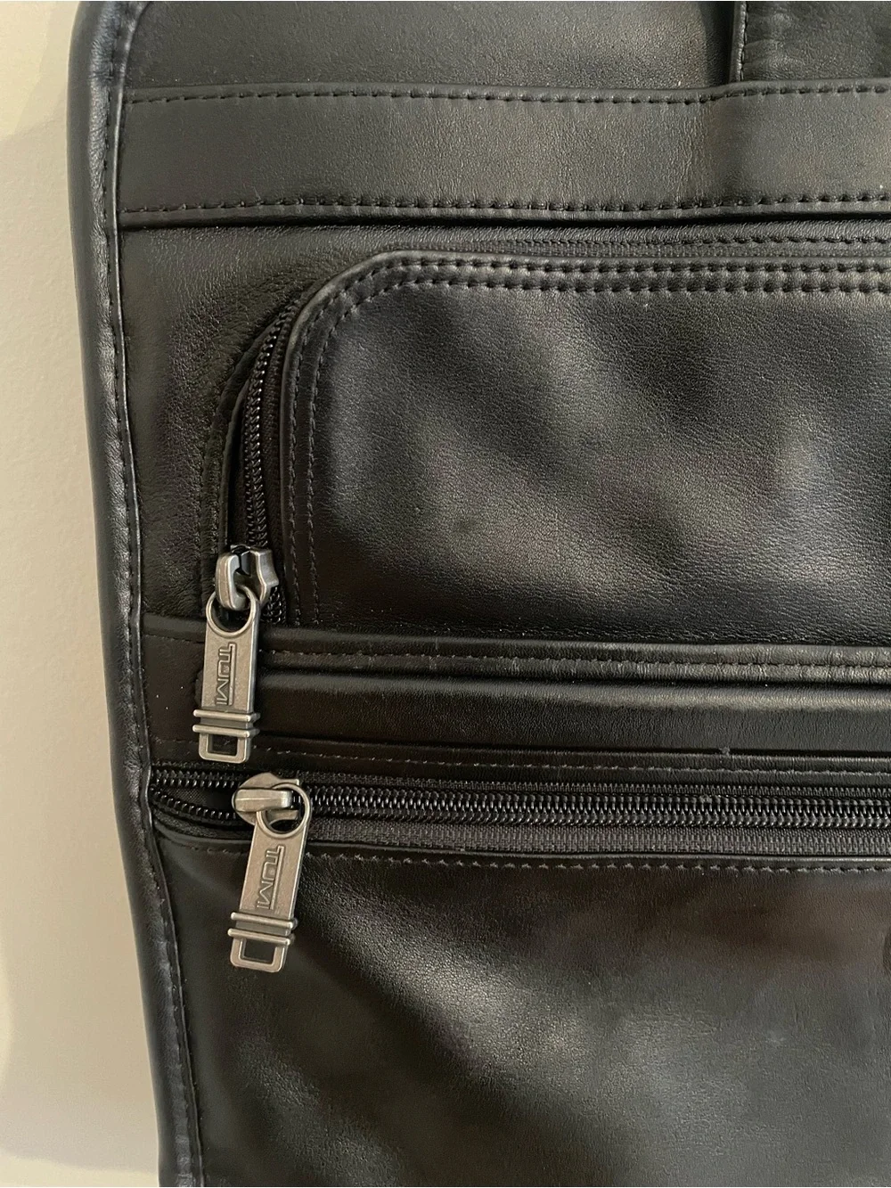 Tumi Alpha Slim Briefcase Black Leather Laptop Messenger Bag 96111D0P- EUC